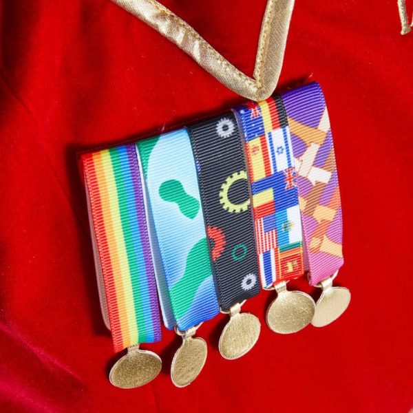 a-leading-role-preschool-fao-schwarz-toy-soldier-girl-costume-29829544771671_720x