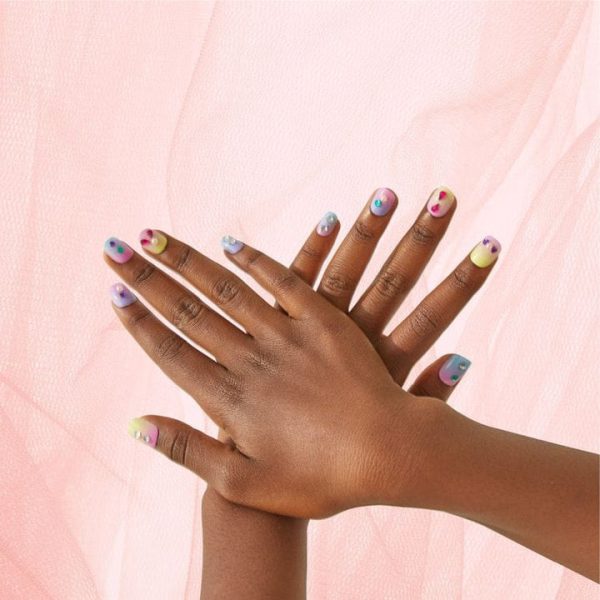 fao-schwarz-fashion-activity-and-roleplay-pampered-manicure-and-pedicure-spa-beauty-set-31300761124951_720x-3