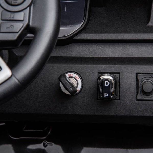 freddo-outdoor-24v-range-rover-hse-2-seater-ride-on-car-black-31275402068055_720x-5