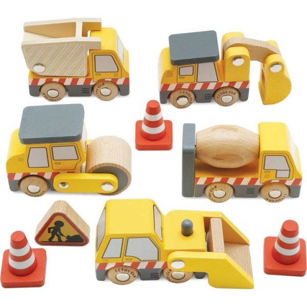 le-toy-van-preschool-7-piece-wood-construction-toy-cars-trucks-diggers-set-32562637406295_720x-3
