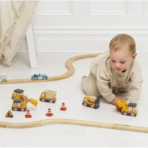 le-toy-van-preschool-7-piece-wood-construction-toy-cars-trucks-diggers-set-32562637766743_720x-8