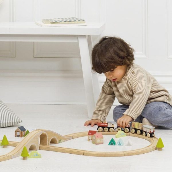le-toy-van-preschool-figure-8-wooden-train-set-40-pieces-31480133746775_720x-2