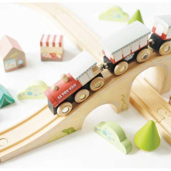 le-toy-van-preschool-figure-8-wooden-train-set-40-pieces-31480133845079_720x-2