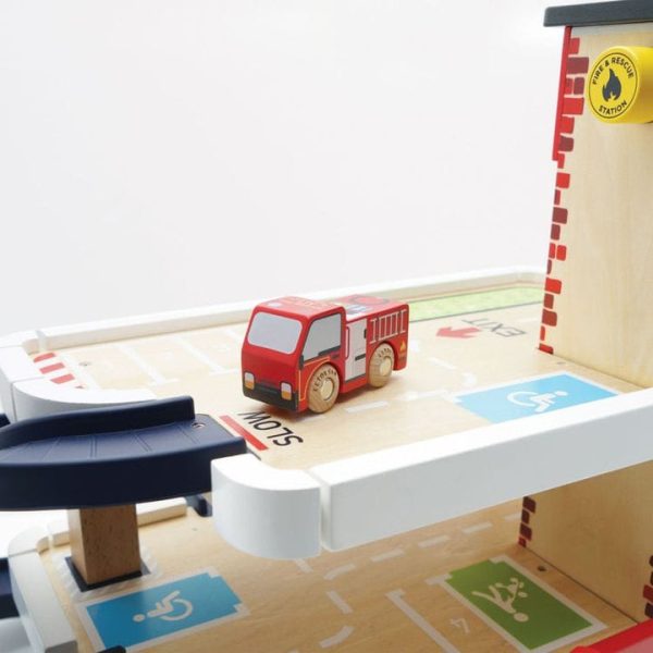 le-toy-van-preschool-fire-rescue-wooden-garage-31480125161559_720x-7