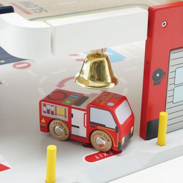 le-toy-van-preschool-fire-rescue-wooden-garage-31480125816919_720x-7