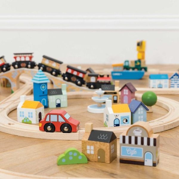 le-toy-van-preschool-royal-express-train-set-180-pieces-31479579770967_720x-4