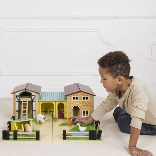 le-toy-van-preschool-wooden-farmyard-stables-31480124932183_720x-5
