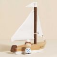 le-toy-van-preschool-wooden-sailing-boat-captain-32563049955415_720x-1