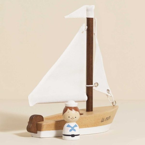 le-toy-van-preschool-wooden-sailing-boat-captain-32563049955415_720x-1