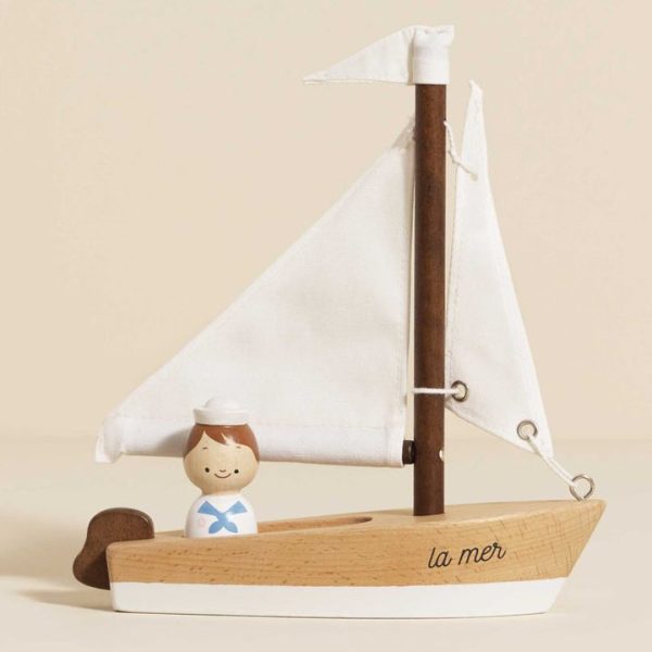 le-toy-van-preschool-wooden-sailing-boat-captain-32563050217559_720x-9