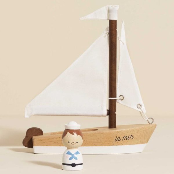 le-toy-van-preschool-wooden-sailing-boat-captain-32563050348631_720x-9