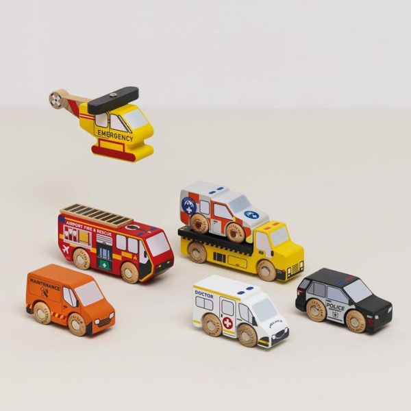 le-toy-van-preschool-wooden-set-of-7-emergency-vehicles-32563049594967_720x-6