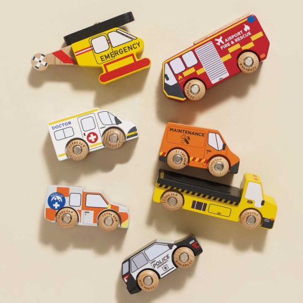 le-toy-van-preschool-wooden-set-of-7-emergency-vehicles-32563049791575_720x-1