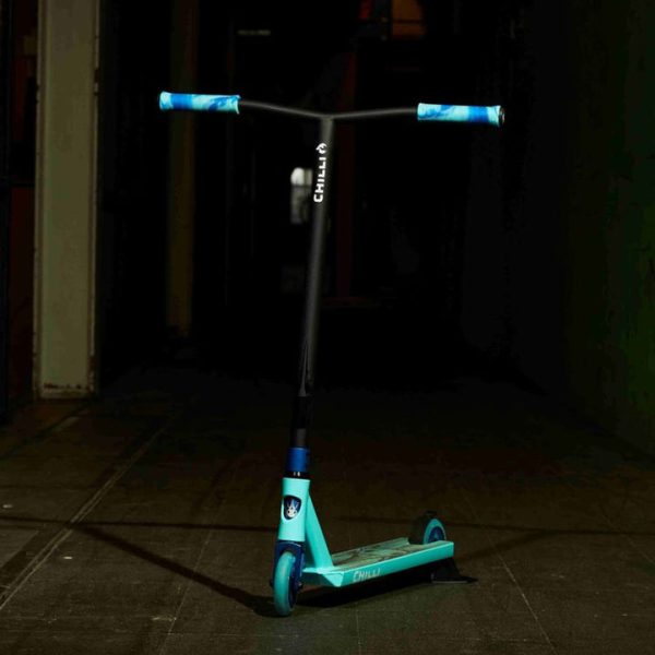 micro-kickboard-outdoor-chilli-critter-scooter-hercules-beetle-blue-32481366245463_720x-5