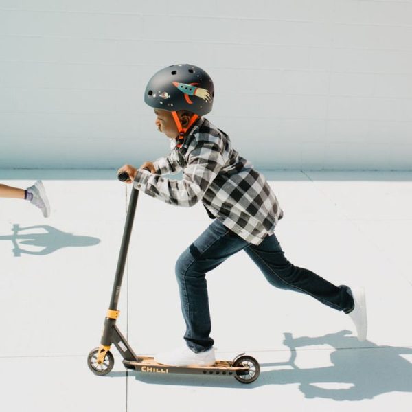 micro-kickboard-outdoor-corey-funk-signature-chilli-scooter-black-yellow-32481363787863_720x-5