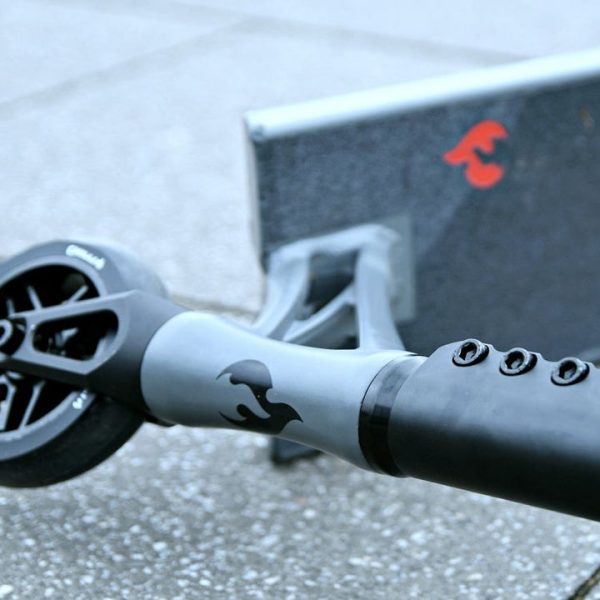 micro-kickboard-outdoor-micro-chilli-zeppelin-pro-scooter-black-grey-32481371717719_720x-1