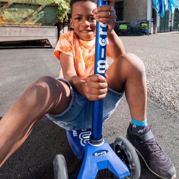 micro-kickboard-outdoor-micro-maxi-led-scooter-blue-white-32480897695831_720x-4