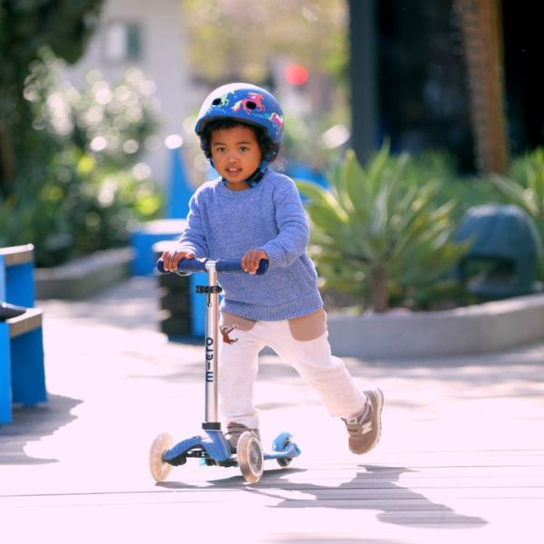 micro-kickboard-outdoor-micro-mini-glitter-led-scooter-navy-32480894615639_720x-1