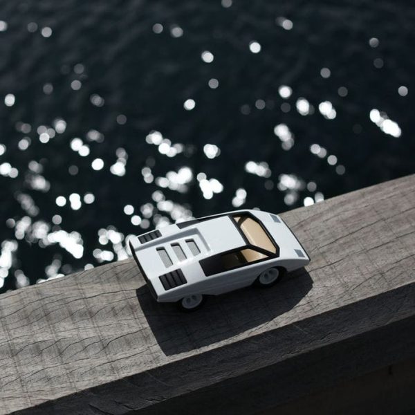 playforever-vehicles-ufo-colomba-car-white-31232045383767_720x-2