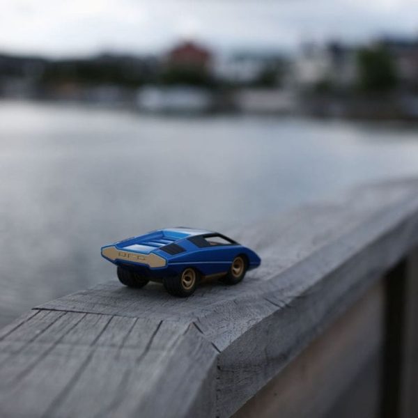 playforever-vehicles-ufo-leonessa-car-blue-31232044761175_720x-4