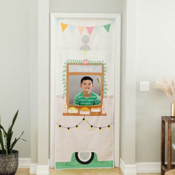 swingly-preschool-camper-food-truck-kitchen-doorway-storefront-32302809153623_720x-2
