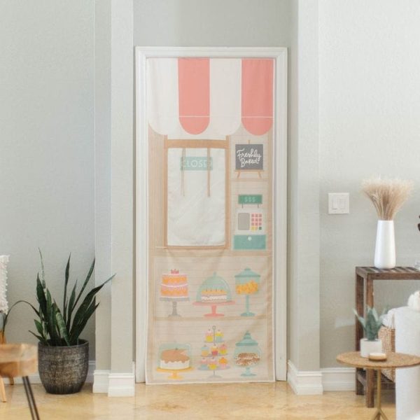 swingly-preschool-farmer-s-market-bakery-doorway-storefront-32302808629335_720x-2